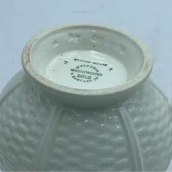 Wedgwood England Willow Weave Creamer - Picture 8 of 9